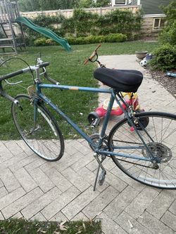 Vintage 1980s Raleigh Sportif Men's 10-Speed Road Bike – Classic Steel Frame  