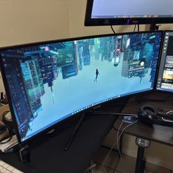 Ultra Wide Gaming Monitor