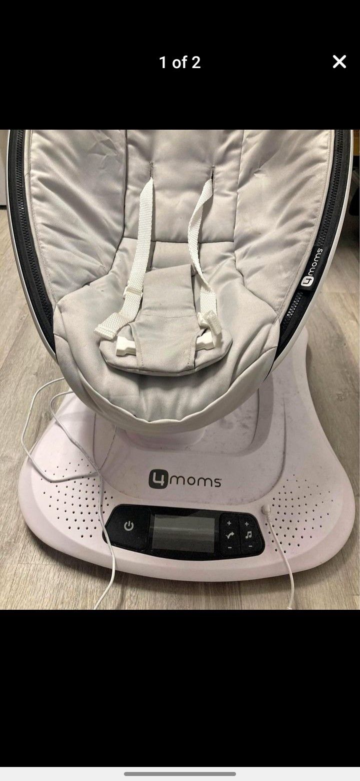 Practically Brand New 4 Moms Mamaroo