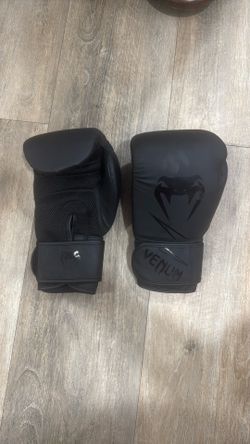 Venum Boxing Gloves – All Black – Great Condition