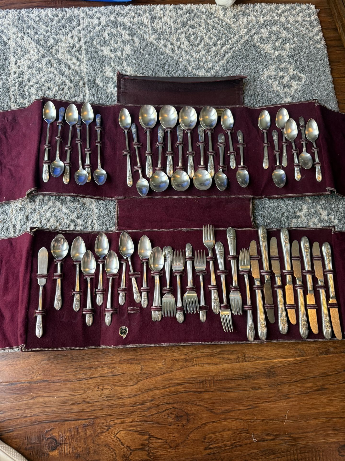 Antique vintage 1941 William Rogers and Son 60 Piece Silver Flatware