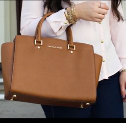 Micheal Kors Medium Purse