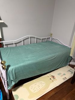 Twin size bed frame and Ikea mattress