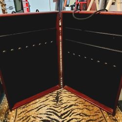 Showcases To Go Jewlery Display Case "C" Charming