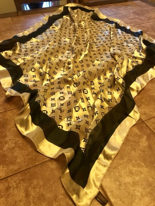 Louis Vuitton Silk Scarf / Wrap / Shawl,
