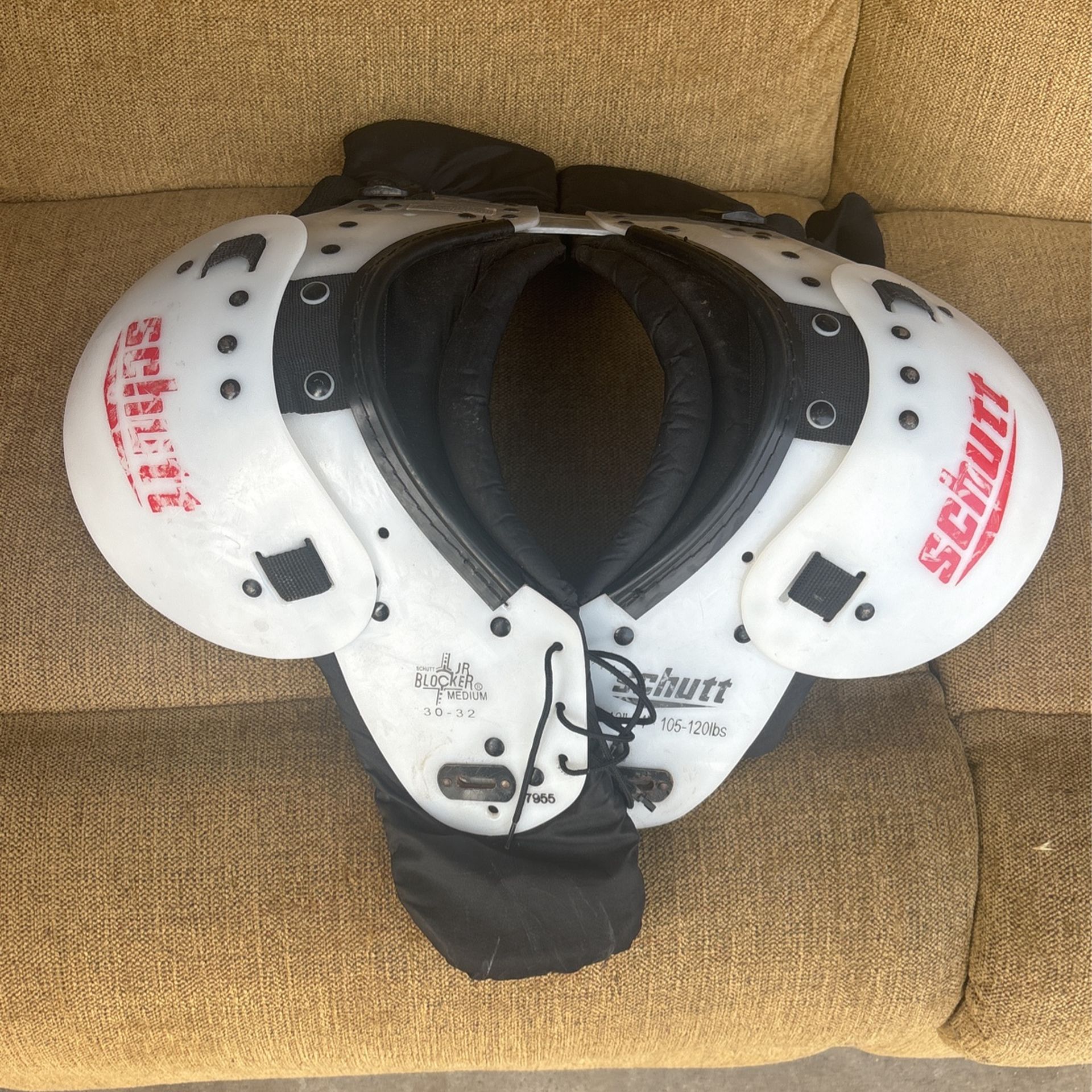 SCHUTT JR BLOCKER Medium 30-32 105-120 Lbs FOOTBALL SHOULDER PADS 13”-14”