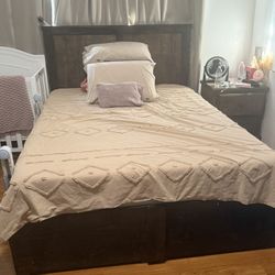 QUEEN BED