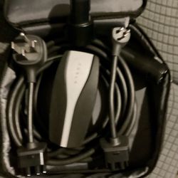Tesla mobile Charger+Adapters 110v-220v-+Carrier Bag-Like new-Exelente Condiciones =SPECIAL