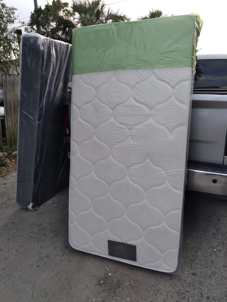 Mattresses: twin, full , queen regular ,  Colchon Nuevo Colchones plush or pillow top available