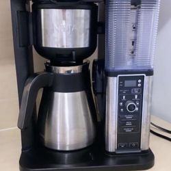 Ninja Hot & Iced Coffee Maker for Sale in Hialeah, FL - OfferUp