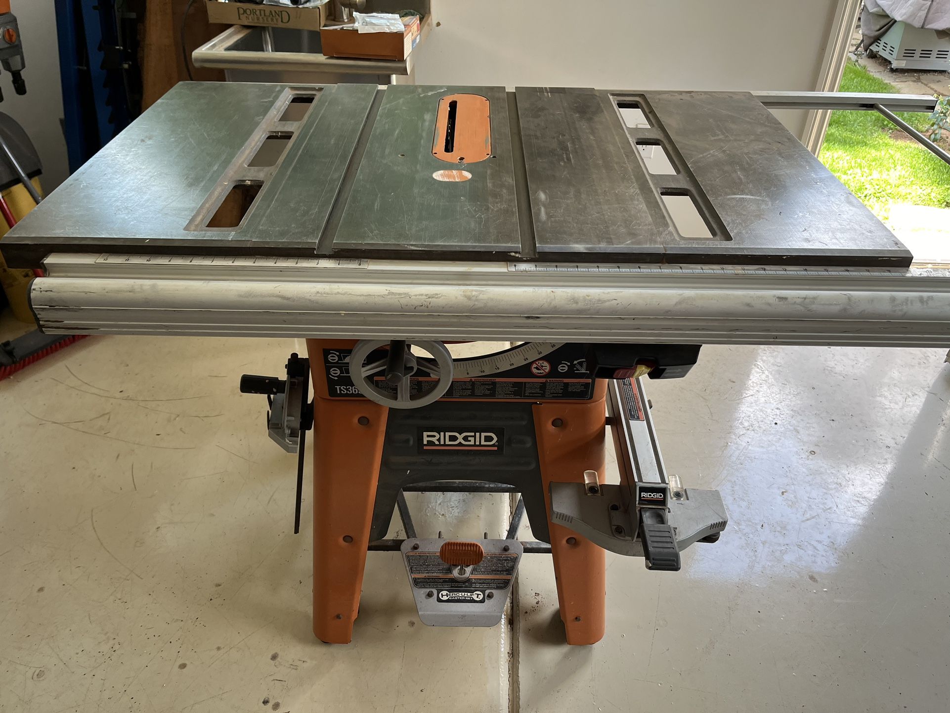 Ridgid Cast Iron Table Saw 