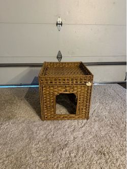 Cat litter box
