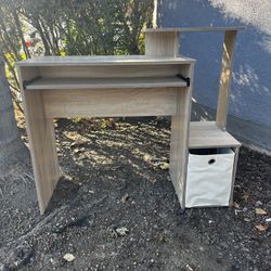 Small Computer Desk – Great Condition