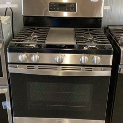 GE Gas Range New Scratch and Dent