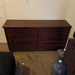 Dresser 