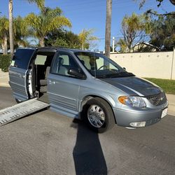 2004 Chrysler Town & Country