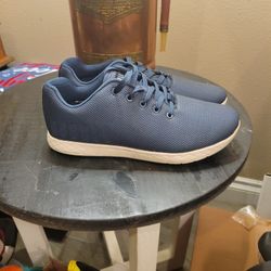 No BullMens Trainer shoes Navy size 10