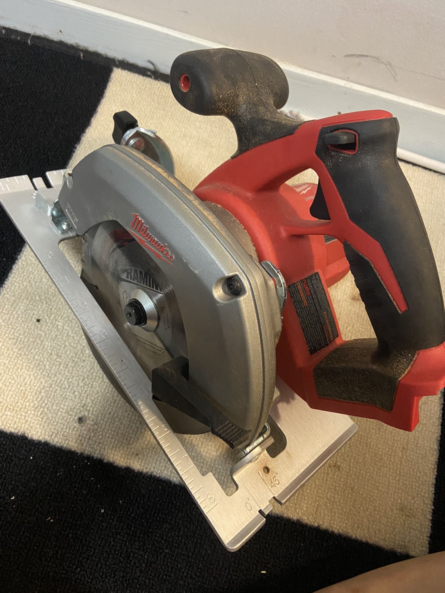 Power Battery Milwaukee Skillsaw