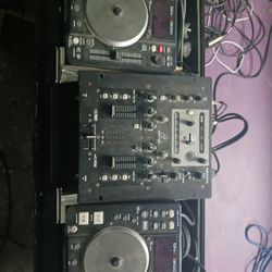 Mixer And Turntables