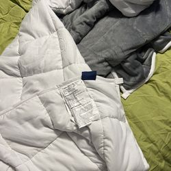 WEIGHTED BLANKET.