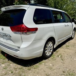 2011 Toyota Sienna AWD