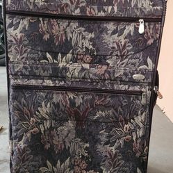 Pierre  Cardin Two Piece Luggae Set 