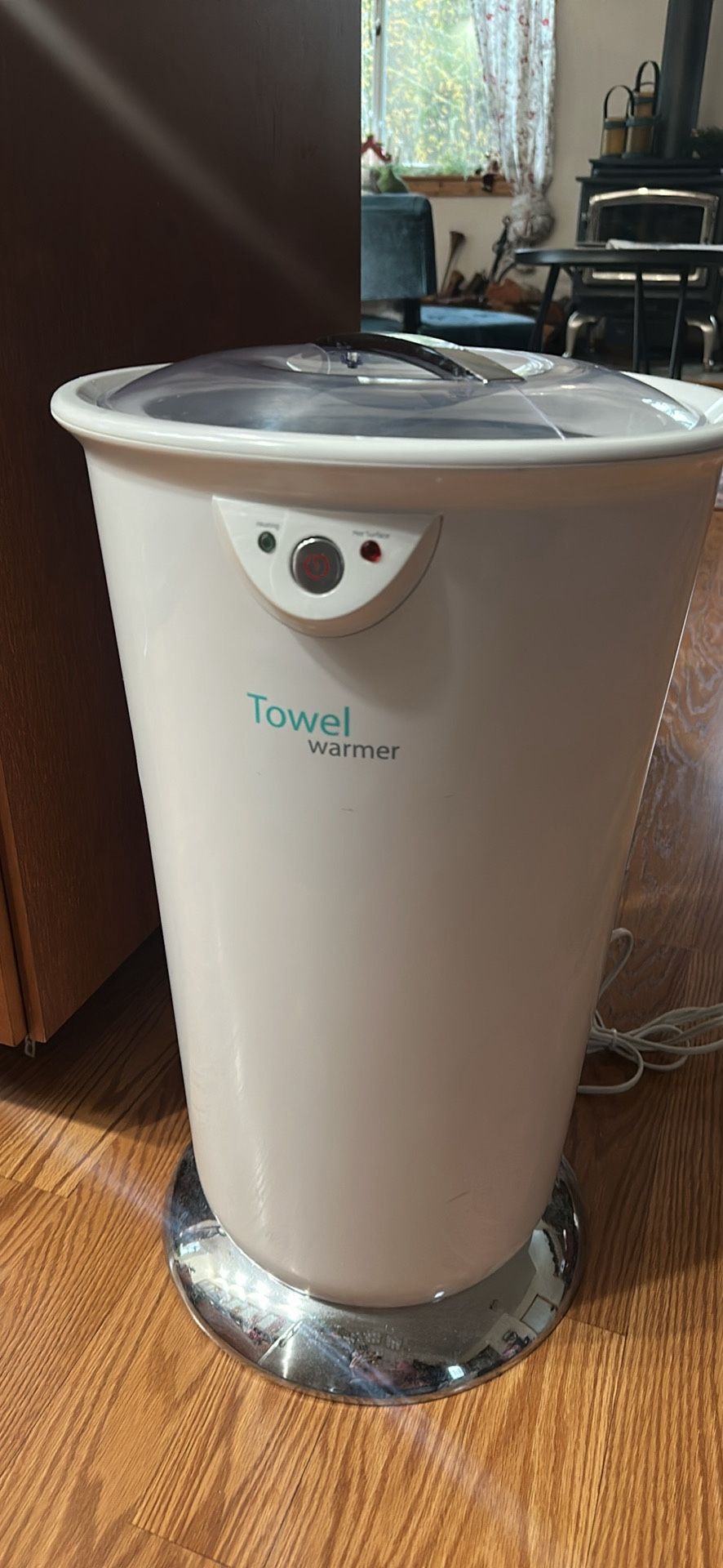 Brookstone Towel Warmer Large Floor Stand Up Warms Towels Robes Blankets 647156