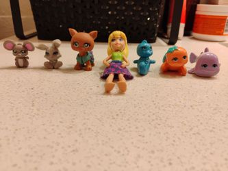 7 Polly Pocket Figures, 6 Animals & 1 Human