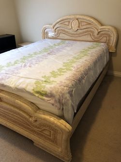 Queen size Bedroom set