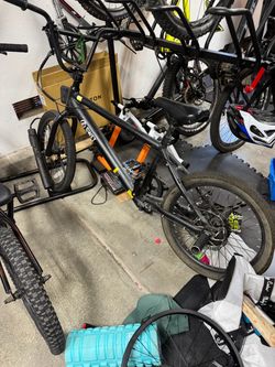 SWFT E BMX (NEEDS REPAIR)