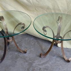 2 vintage end/side tables