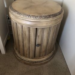 Vintage Antique Side table /nightstand 