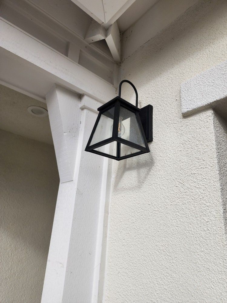 2 Drive Way Lights 3 Months Old