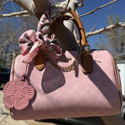 Powder Pink Medium Rowan