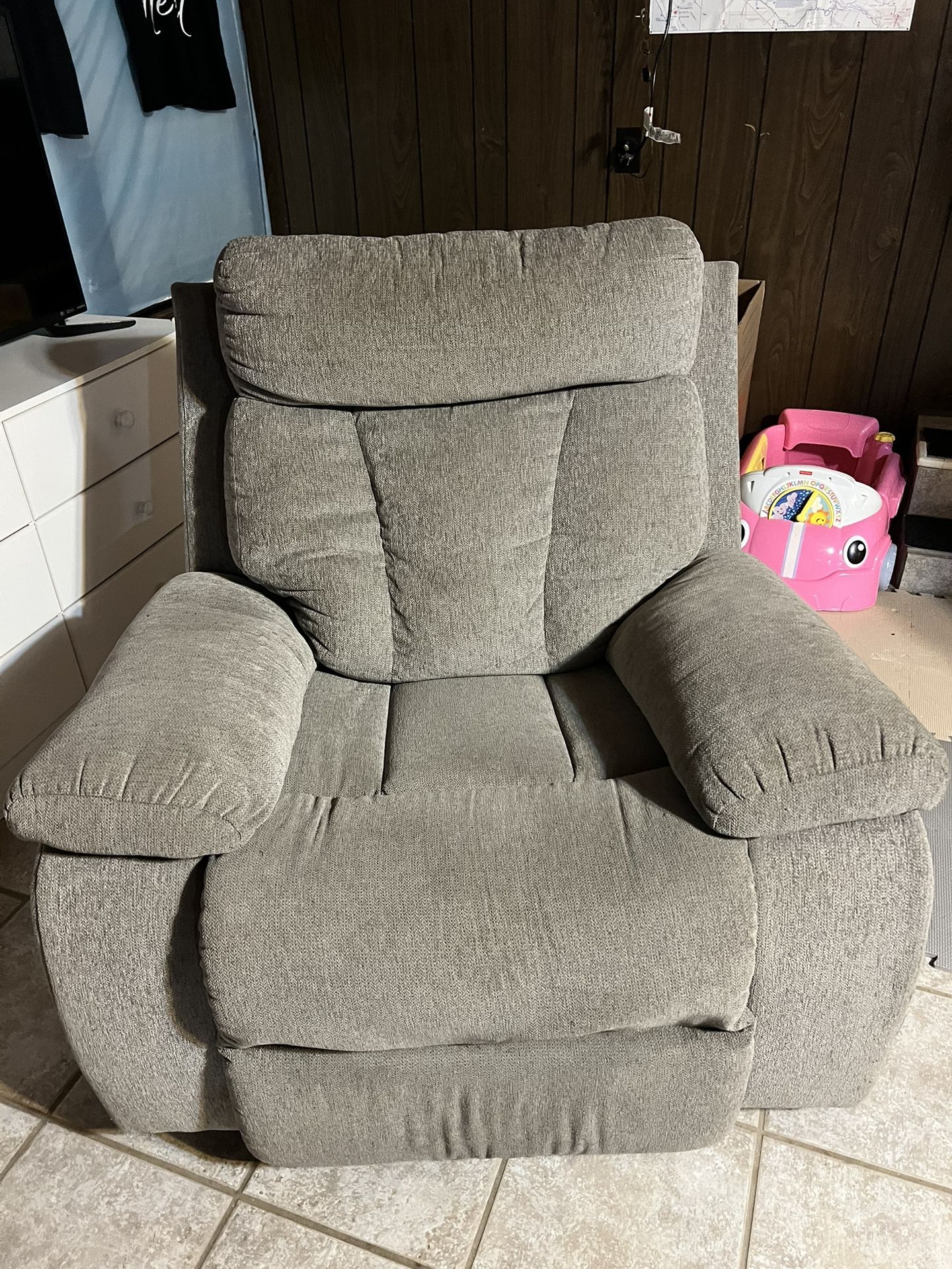 Beautiful Over Stuffed Plush Soft Recliner Manual EXCELLENT CONDITION 