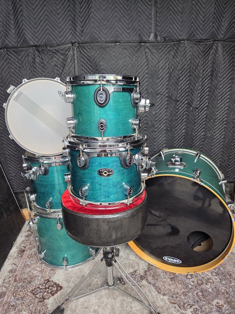 Pacific DW Drumkit
