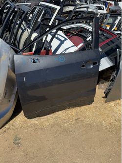 2020 Toyota  Highlander left front door