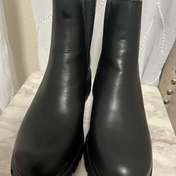Black boots for women size 9 New never use