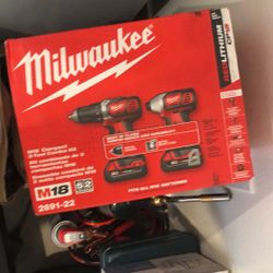 Milwaukee Impact And Drill Driver Combo 2 Batteries And Charger