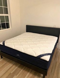 The DreamCloud Hybrid King Mattress