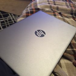 Laptop Hp And AirPods 