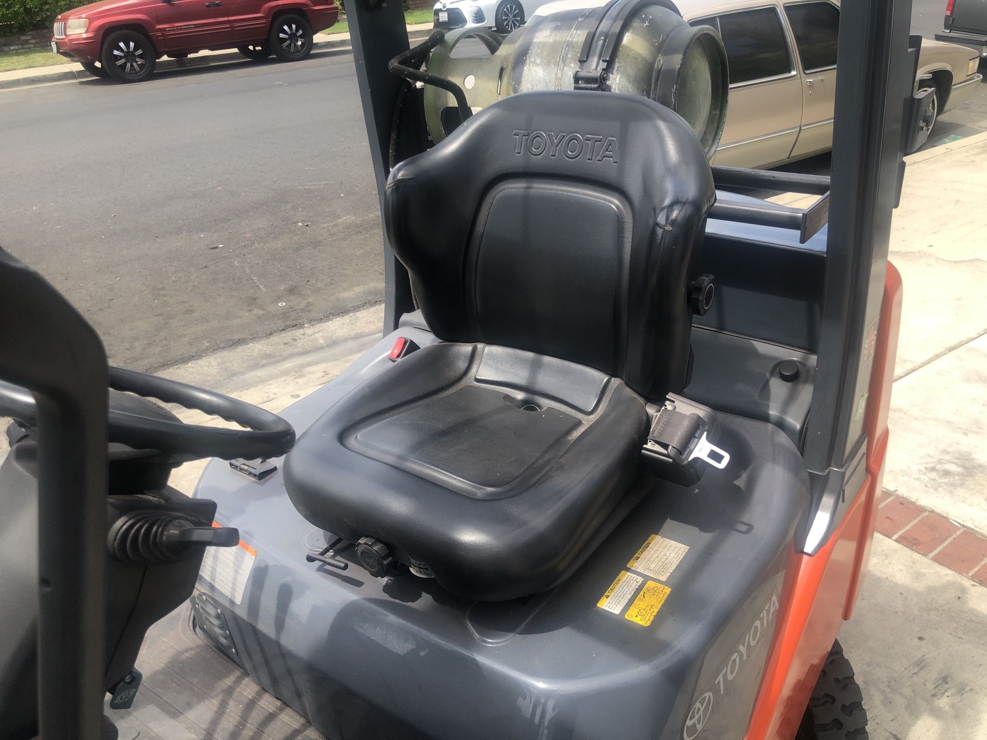 2012 Toyota forklift three stage mast side shift pneumatic tires 4000 lbs