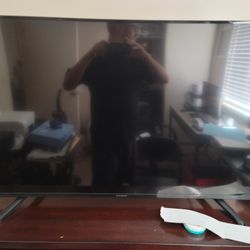 Insignia TV 40" Great Condition 