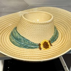 Vintage metlox pottery large  sombrero chip n dip dish 14” long x 13 1/2” wide and 3 1/2” tall on tallest side. Dip area is 4 3/4” x 2”. 