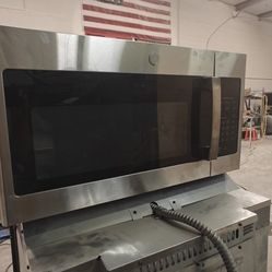GE Microwave. Excellent Shape! 
