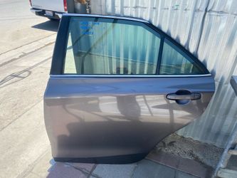1015-2017 Toyota Camry  left breast door