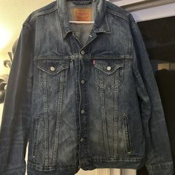 Levi Jacket Size Lg 