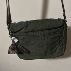 CROSSBODY