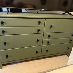 Dresser & 2 Nightstands 