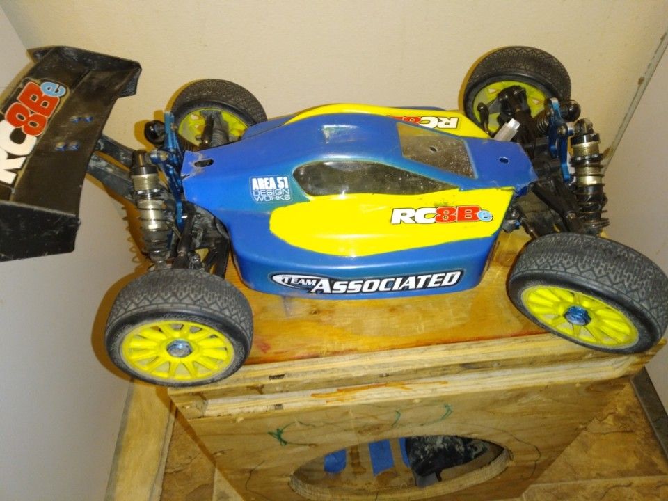 Team Associated RC8BE R/C CAR